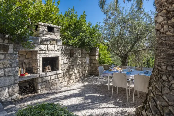 Villa Dvori exterior view 2